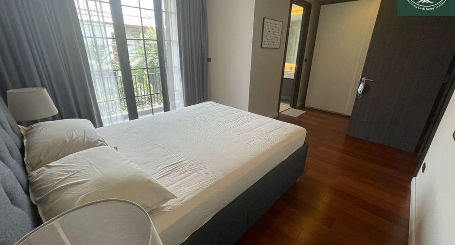For rent and for sale 4 bedrooms townhouse in Watthana, Bangkok