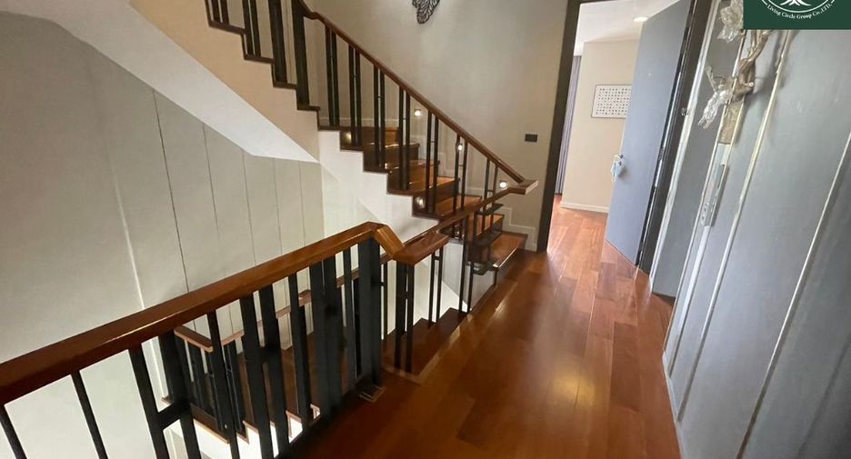 For rent and for sale 4 bedrooms townhouse in Watthana, Bangkok