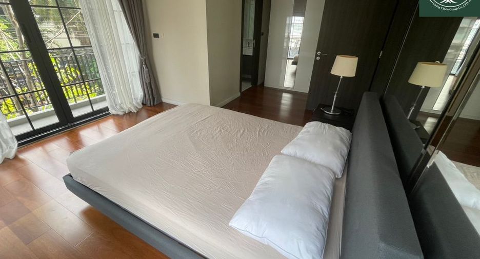For rent and for sale 4 bedrooms townhouse in Watthana, Bangkok