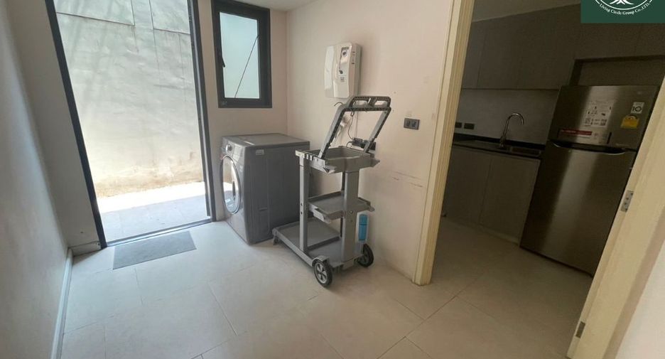 For rent and for sale 4 bedrooms townhouse in Watthana, Bangkok
