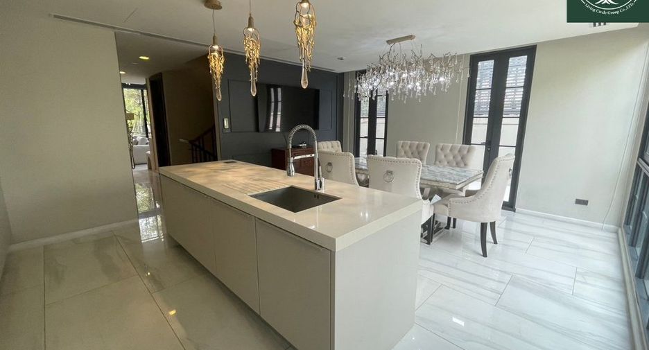 For rent and for sale 4 bedrooms townhouse in Watthana, Bangkok