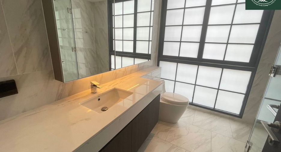 For rent and for sale 4 bedrooms townhouse in Watthana, Bangkok