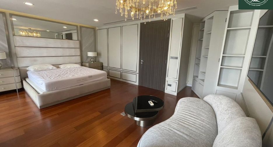 For rent and for sale 4 bedrooms townhouse in Watthana, Bangkok