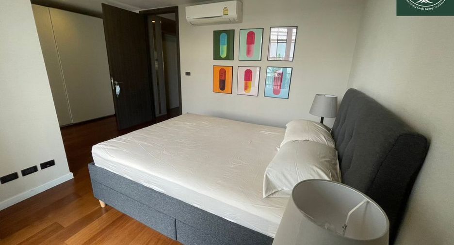 For rent and for sale 4 bedrooms townhouse in Watthana, Bangkok