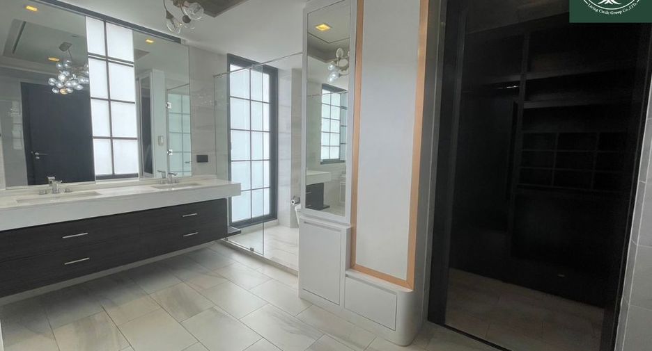For rent and for sale 4 bedrooms townhouse in Watthana, Bangkok