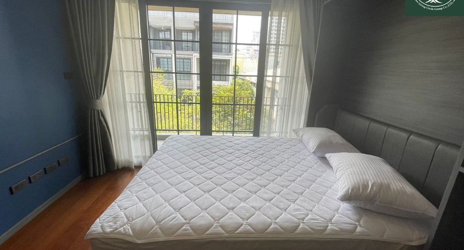 For rent and for sale 4 bedrooms townhouse in Watthana, Bangkok