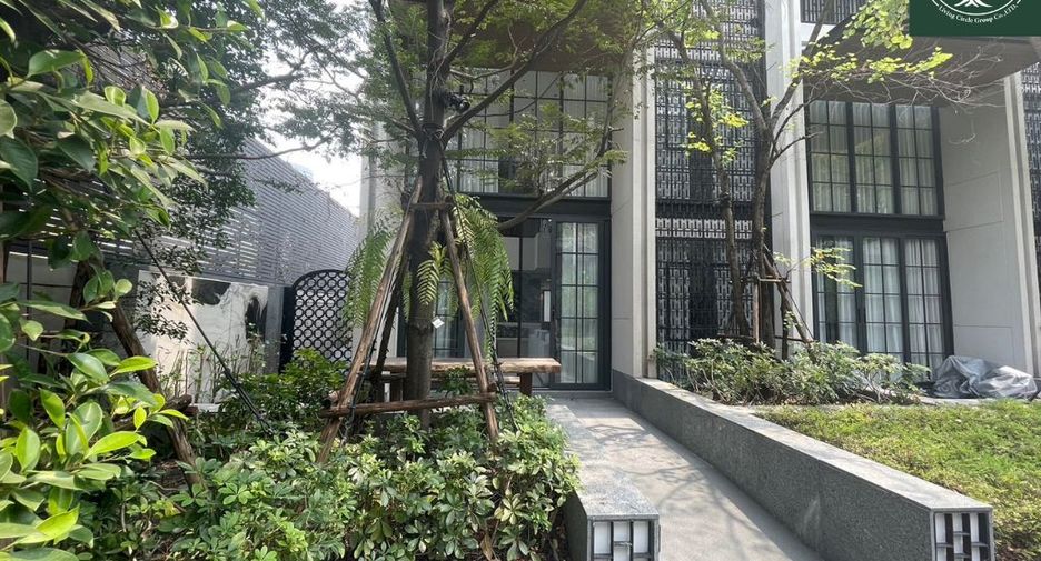 For rent and for sale 4 bedrooms townhouse in Watthana, Bangkok