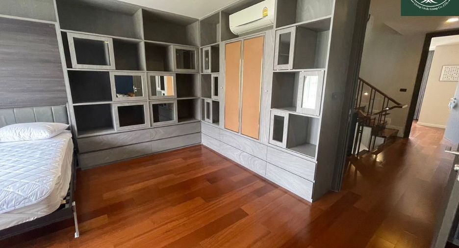 For rent and for sale 4 bedrooms townhouse in Watthana, Bangkok