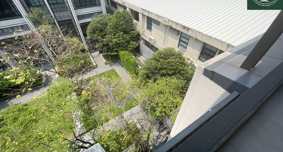 For rent and for sale 4 bedrooms townhouse in Watthana, Bangkok