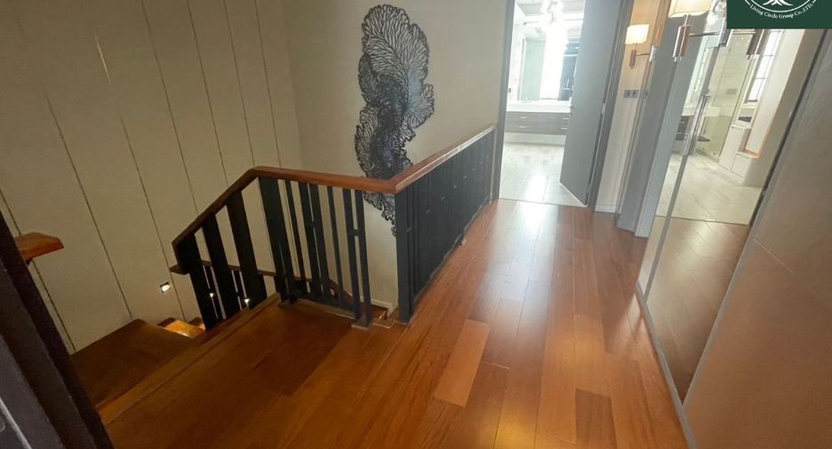 For rent and for sale 4 bedrooms townhouse in Watthana, Bangkok