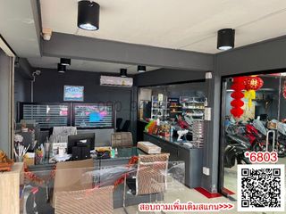 For rent 3 bed retail Space in Din Daeng, Bangkok