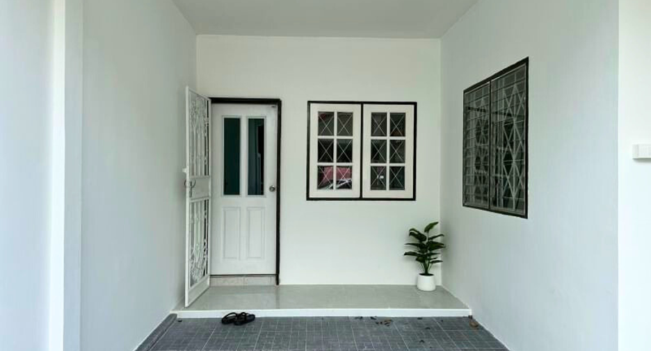 出售 2 卧室 独立屋 在 Si Racha, Chon Buri