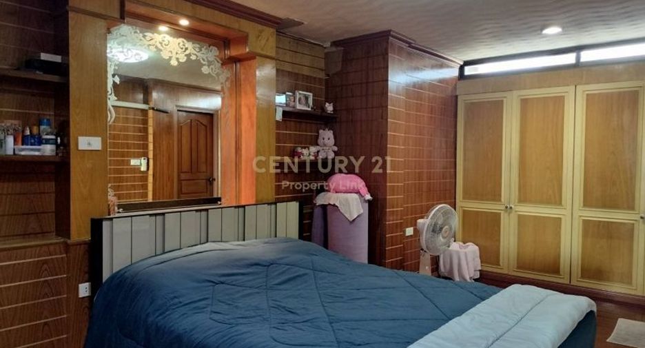Reihenhaus zum Kauf mit 5 Zimmer in Din Daeng, Bangkok