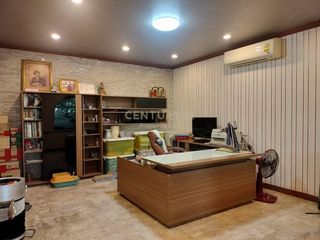 For sale 5 bed townhouse in Din Daeng, Bangkok