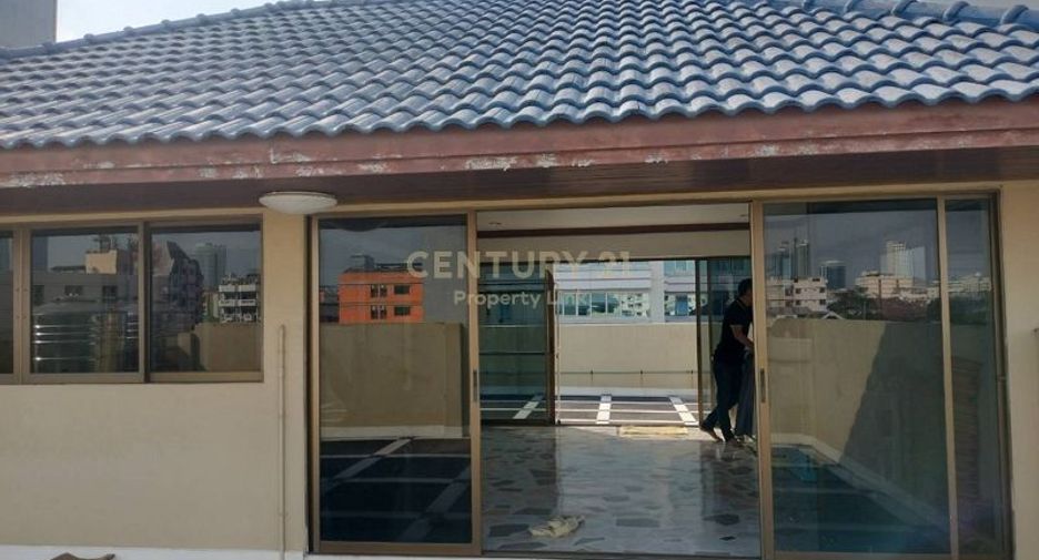 Reihenhaus zum Kauf mit 5 Zimmer in Din Daeng, Bangkok