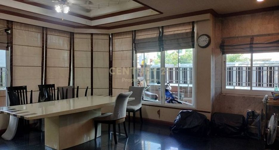 Reihenhaus zum Kauf mit 5 Zimmer in Din Daeng, Bangkok