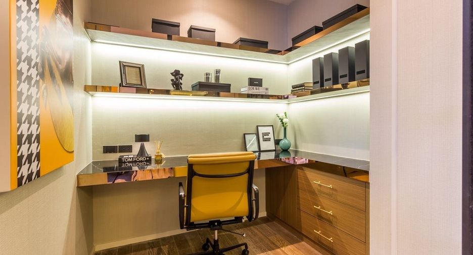For rent 2 bedrooms condo in Pathum Wan, Bangkok