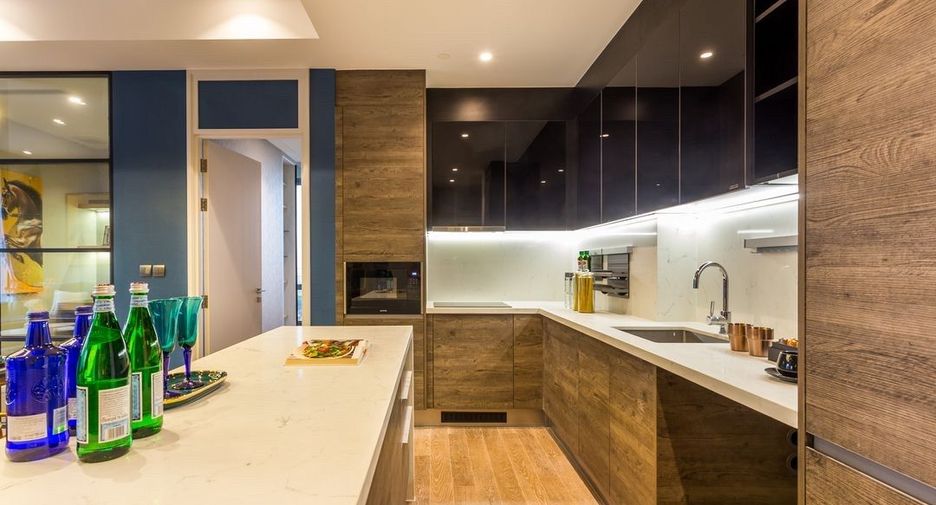 For rent 2 bedrooms condo in Pathum Wan, Bangkok