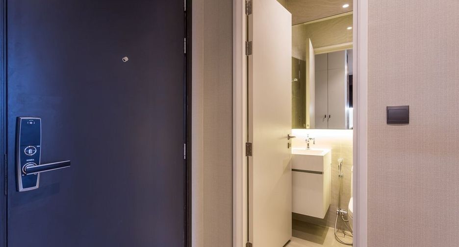 For rent 2 bedrooms condo in Pathum Wan, Bangkok