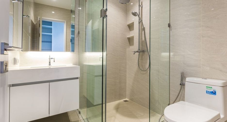 For rent 2 bedrooms condo in Pathum Wan, Bangkok