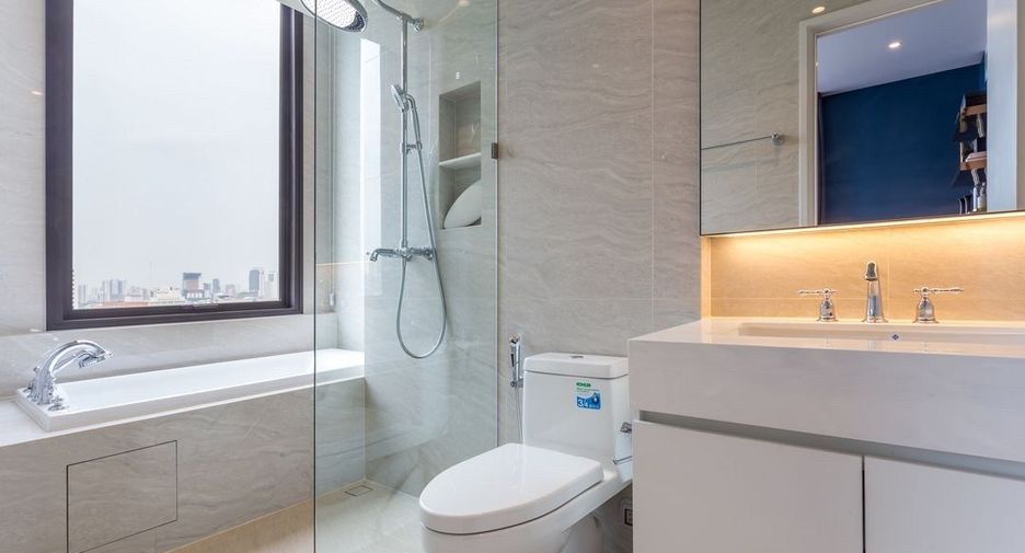 For rent 2 bedrooms condo in Pathum Wan, Bangkok