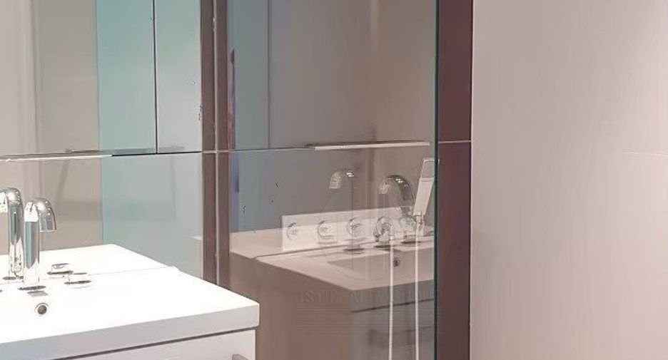 Condo en alquiler de 3 habitaciones en Pathum Wan, Bangkok