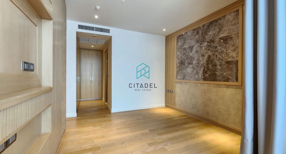 For rent 3 bedrooms condo in Khlong San, Bangkok
