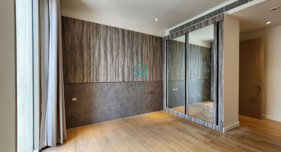 For rent 3 bedrooms condo in Khlong San, Bangkok