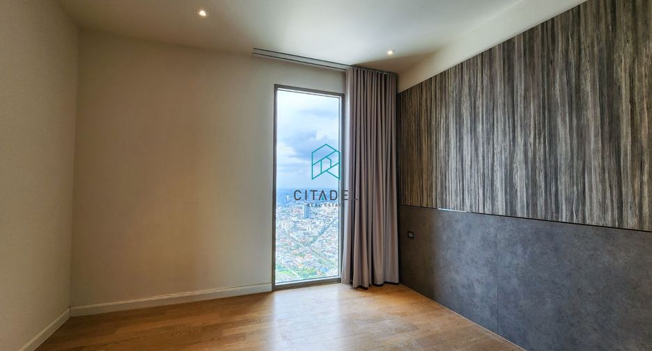 For rent 3 bedrooms condo in Khlong San, Bangkok