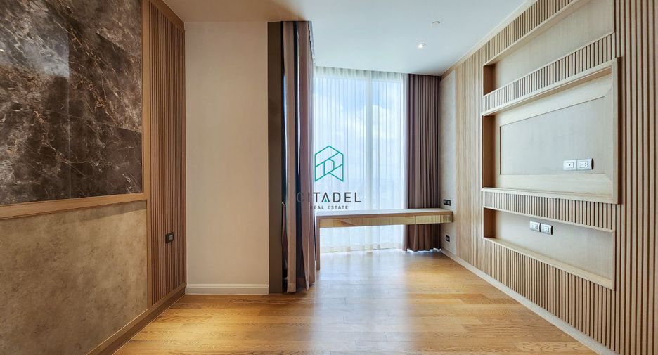 For rent 3 bedrooms condo in Khlong San, Bangkok