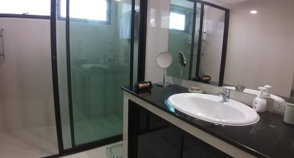 出租 4 卧室 独立屋 在 Khlong Toei, 曼谷