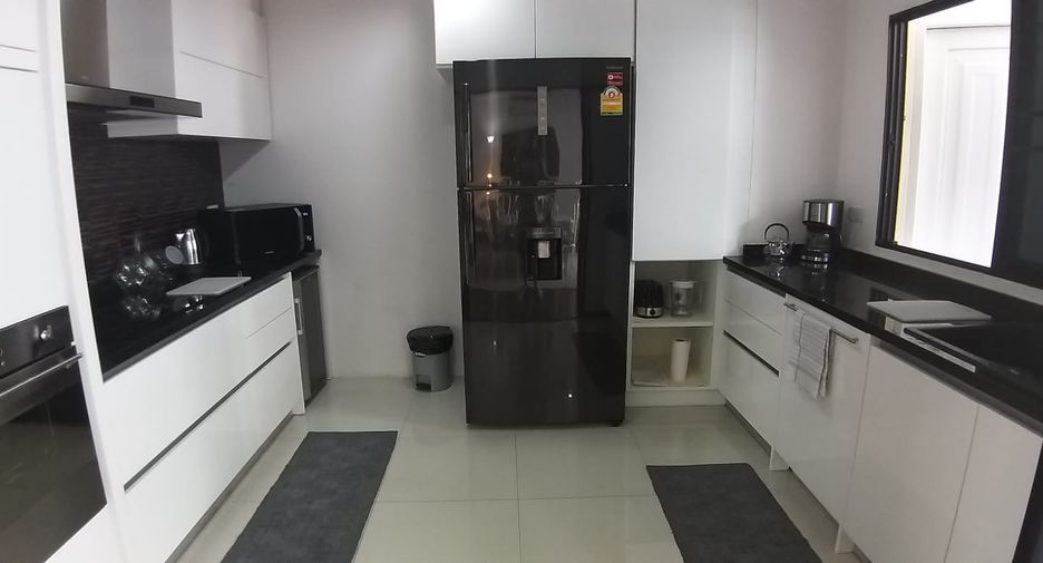 出租 4 卧室 独立屋 在 Khlong Toei, 曼谷