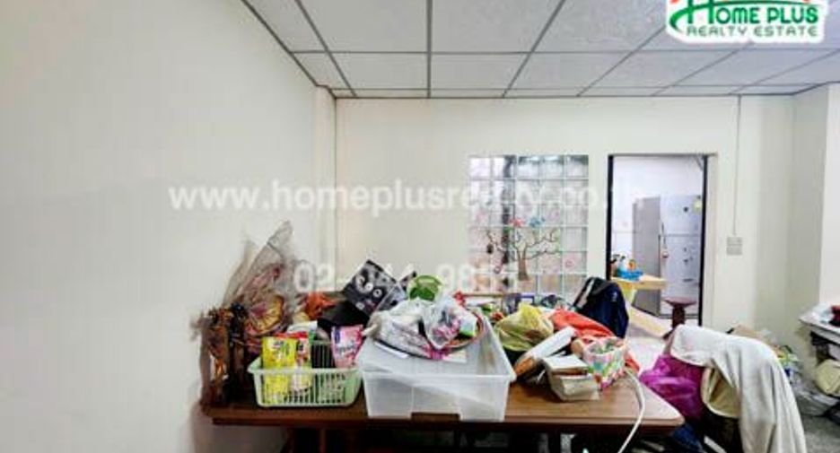 À vendre 8 chambres maison de ville à Thanyaburi, Pathum Thani