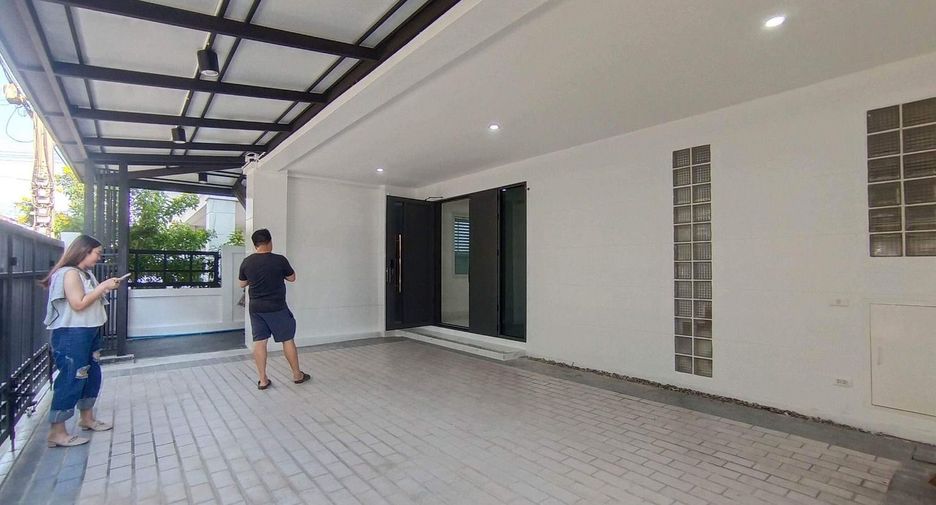 For rent and for sale 5 bed retail Space in Lat Phrao, Bangkok