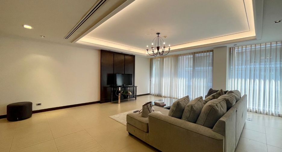 For rent 4 bedrooms apartment in Watthana, Bangkok