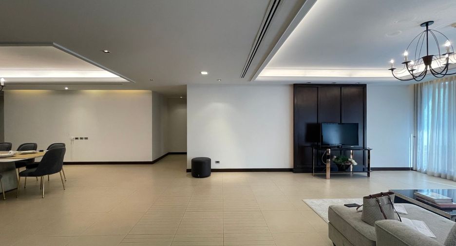 For rent 4 bedrooms apartment in Watthana, Bangkok