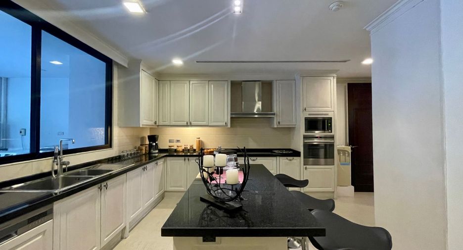 For rent 4 bedrooms apartment in Watthana, Bangkok