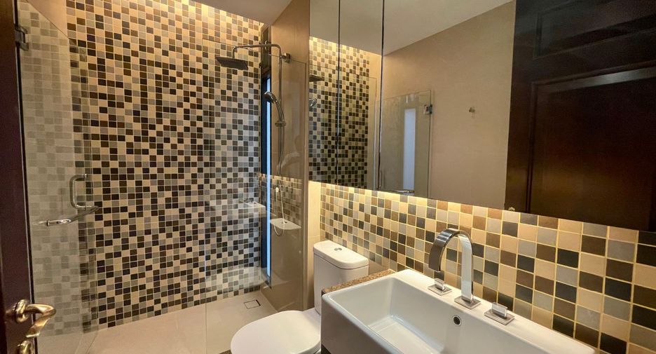 For rent 4 bedrooms apartment in Watthana, Bangkok