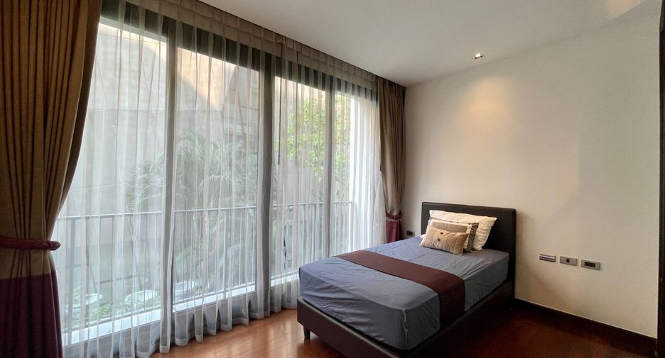 For rent 4 bedrooms apartment in Watthana, Bangkok