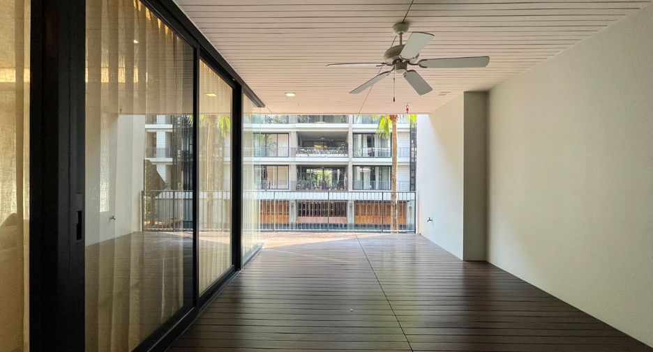For rent 4 bedrooms apartment in Watthana, Bangkok