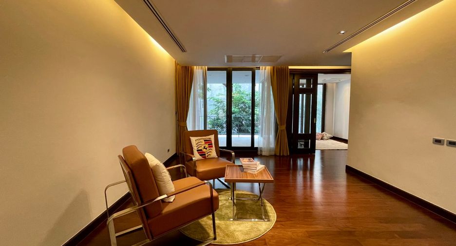 For rent 4 bedrooms apartment in Watthana, Bangkok