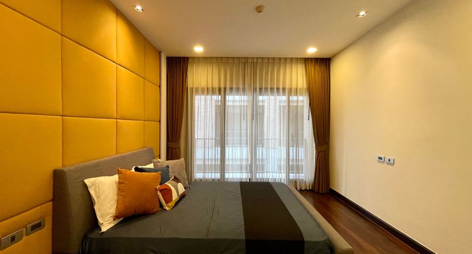 For rent 4 bedrooms apartment in Watthana, Bangkok