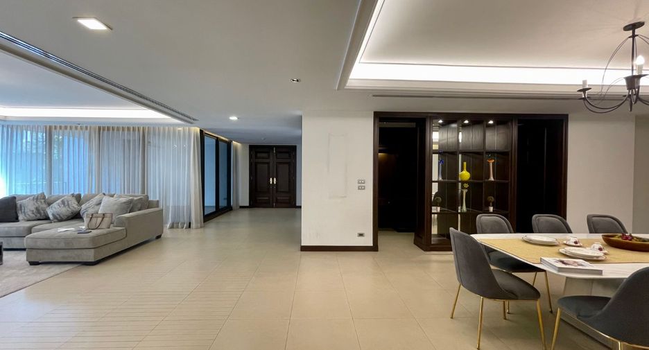 For rent 4 bedrooms apartment in Watthana, Bangkok