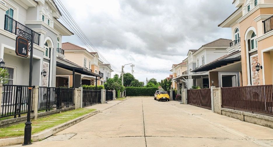 Casa en venta de 4 habitaciones en Bang Khen, Bangkok