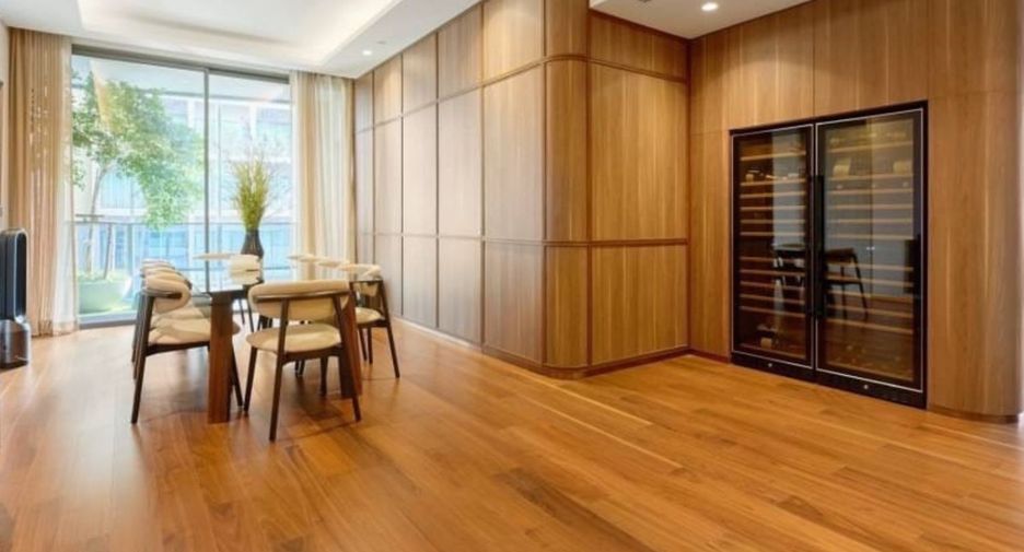 For sale 4 bedrooms condo in Khlong Toei, Bangkok