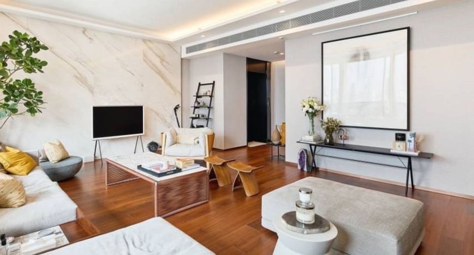 For sale 4 bedrooms condo in Khlong Toei, Bangkok