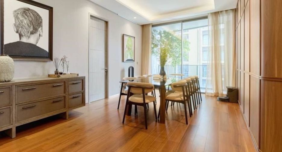 For sale 4 bedrooms condo in Khlong Toei, Bangkok