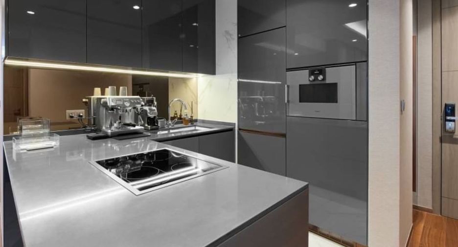 For sale 4 bedrooms condo in Khlong Toei, Bangkok