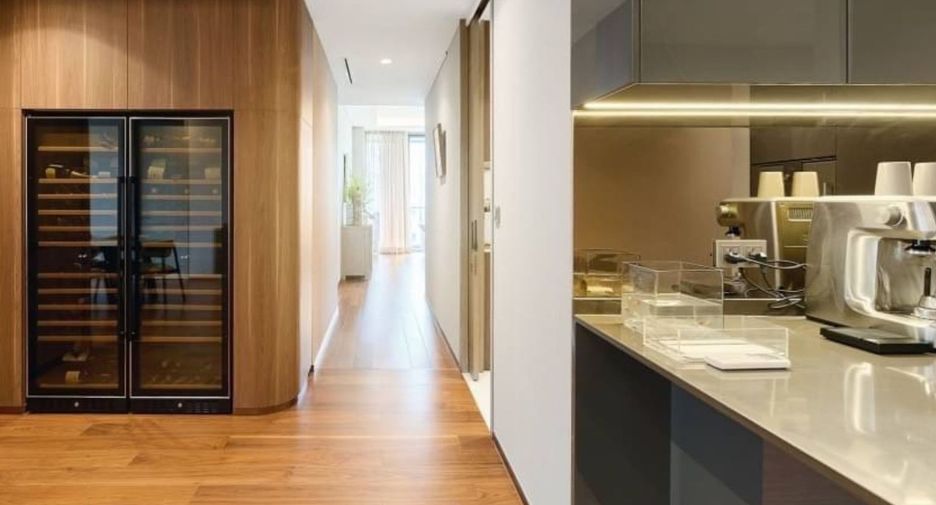 For sale 4 bedrooms condo in Khlong Toei, Bangkok