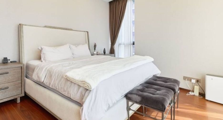 For sale 4 bedrooms condo in Khlong Toei, Bangkok